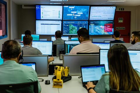 Vale has a multidisciplinary team at its Integrated Operations Center monitoring the allocation of over 300 vessels that transport its iron ore, matching products, ports, and clients. (Image: Agência Vale)
